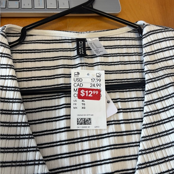 Divided Striped Black and White Vest - Picture 3 of 3